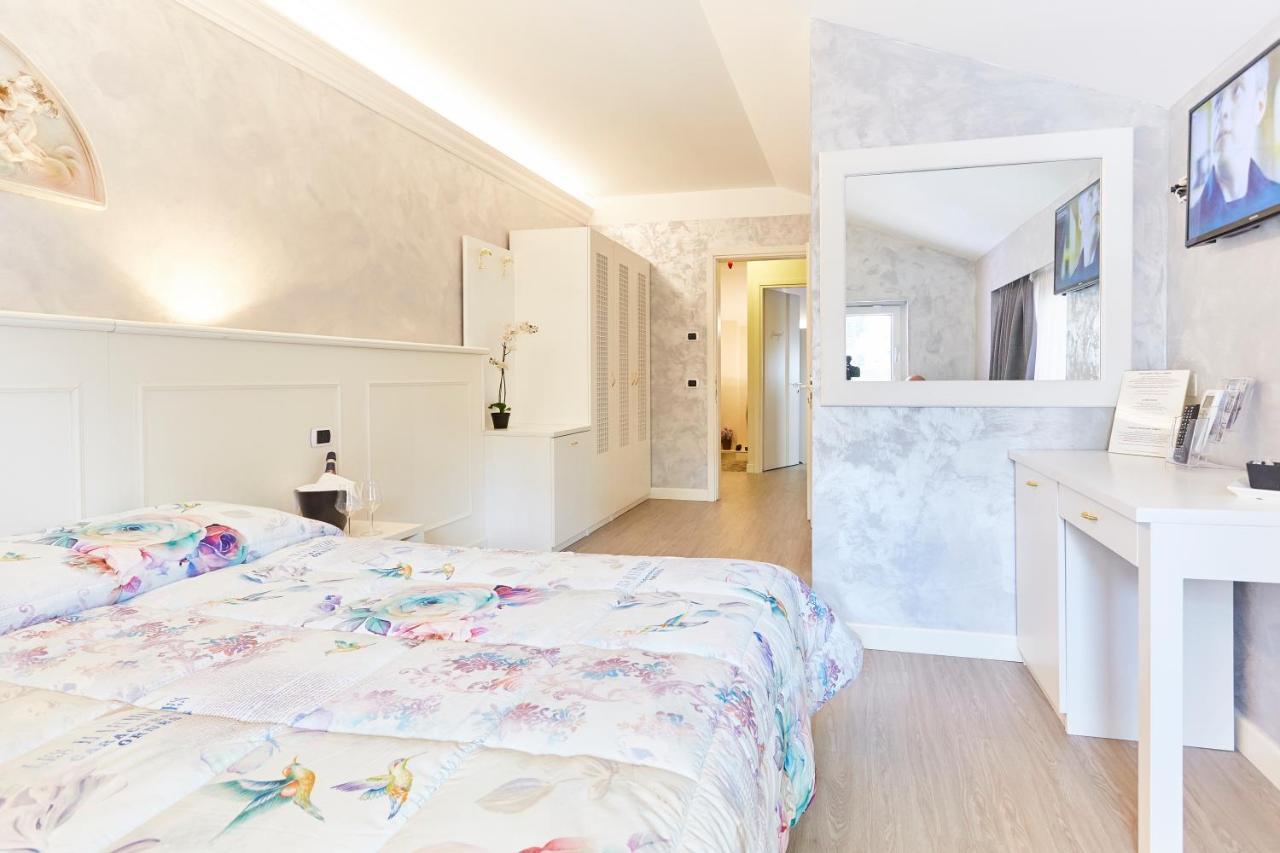 Hotel Villa Lilla Desenzano del Garda Dış mekan fotoğraf