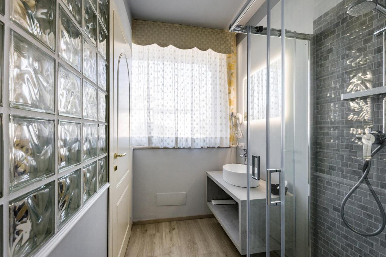 Hotel Villa Lilla Desenzano del Garda Dış mekan fotoğraf