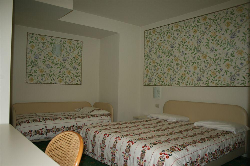 Hotel Villa Lilla Desenzano del Garda Dış mekan fotoğraf