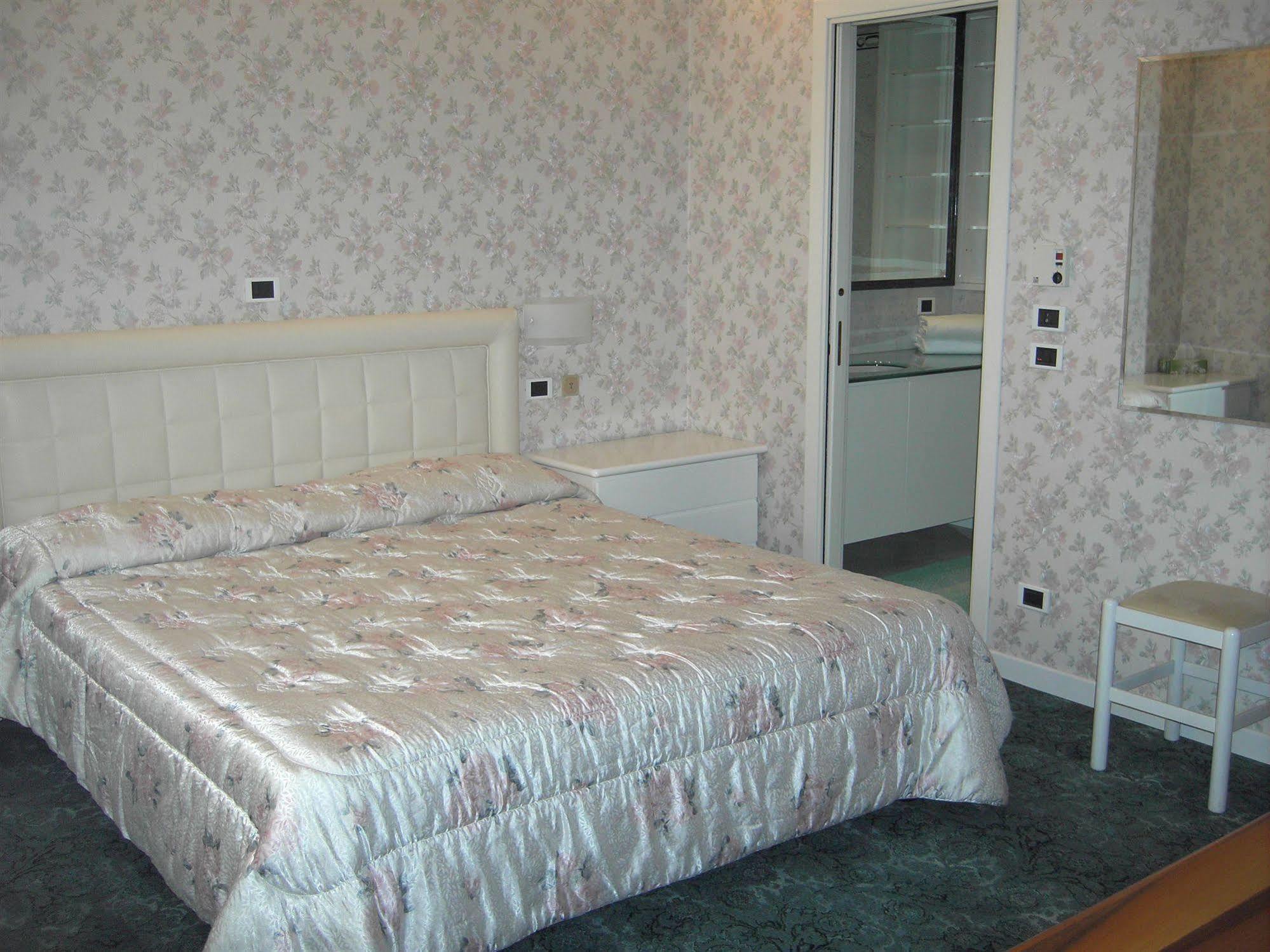 Hotel Villa Lilla Desenzano del Garda Dış mekan fotoğraf