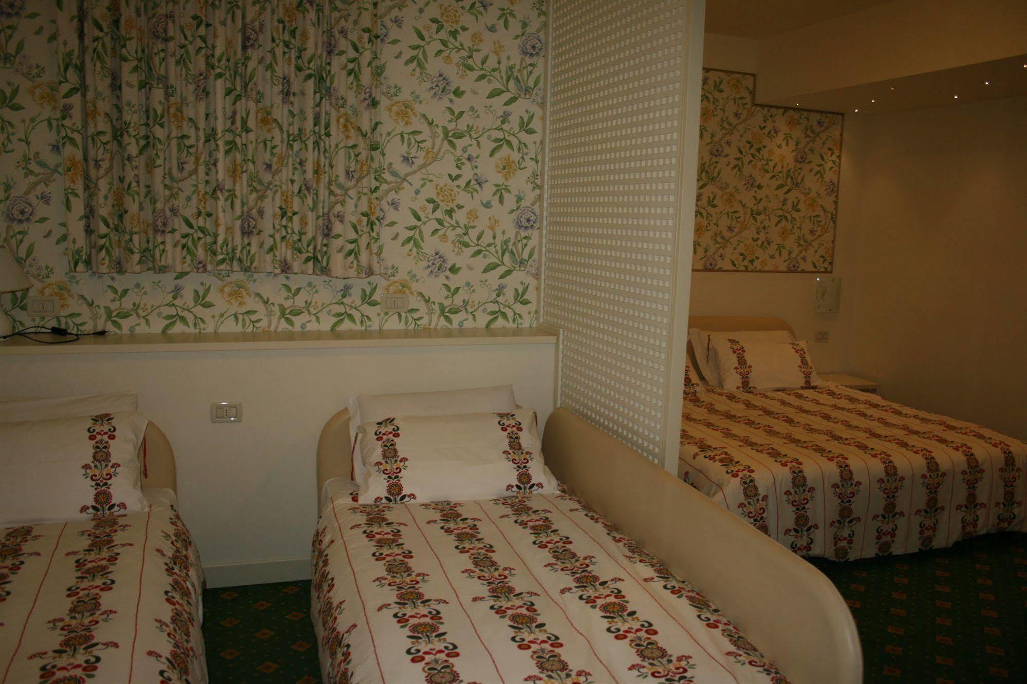 Hotel Villa Lilla Desenzano del Garda Dış mekan fotoğraf